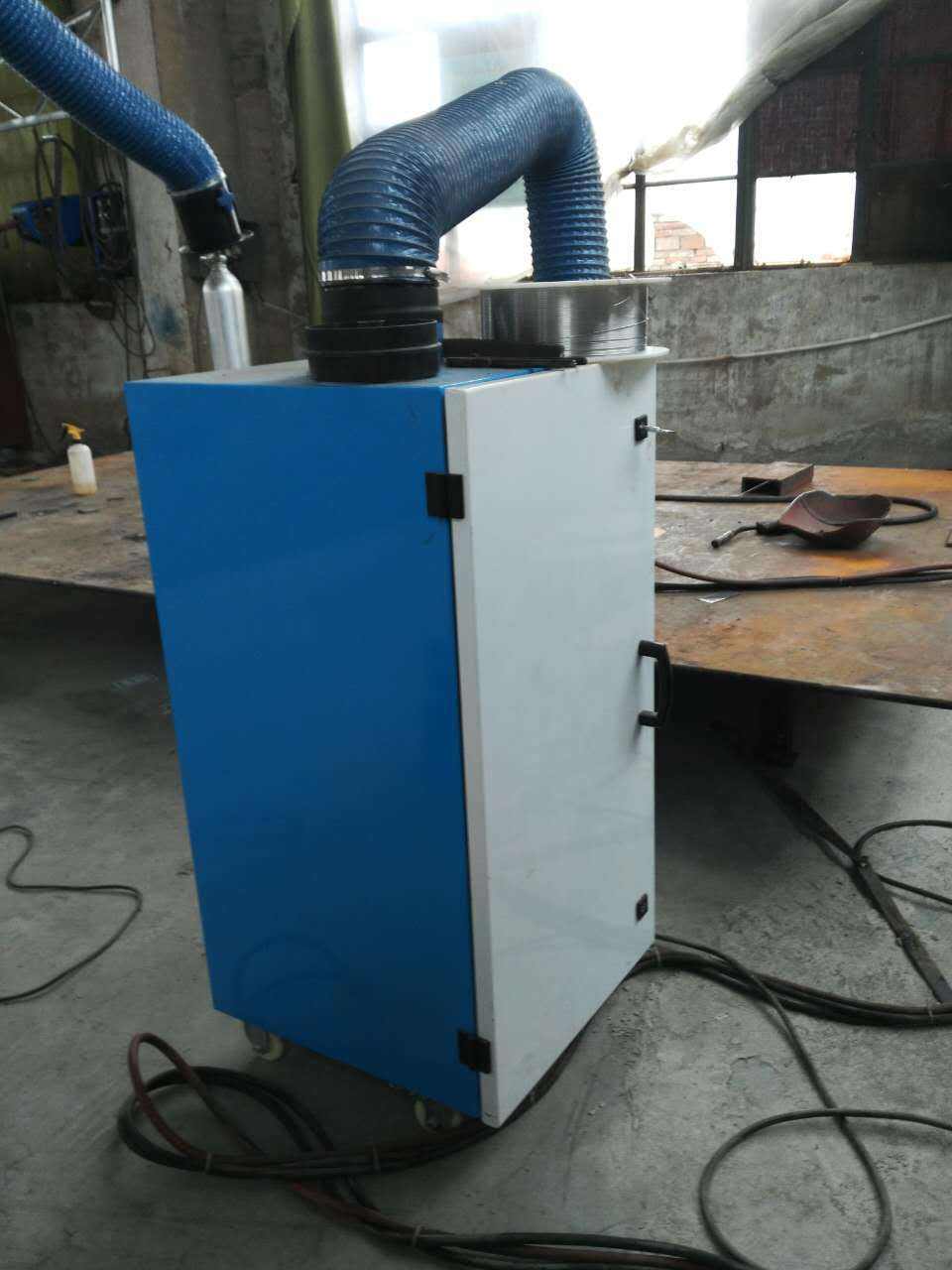 焊煙除塵器在襄陽(yáng)黃工業(yè)場(chǎng)景中的應(yīng)用 工業(yè)移動(dòng)式焊煙凈化器解析